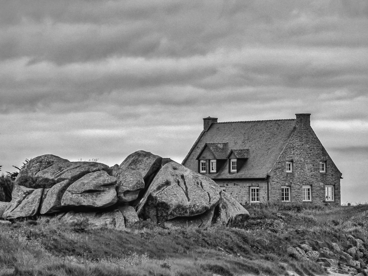 AUSTERE HOUSE